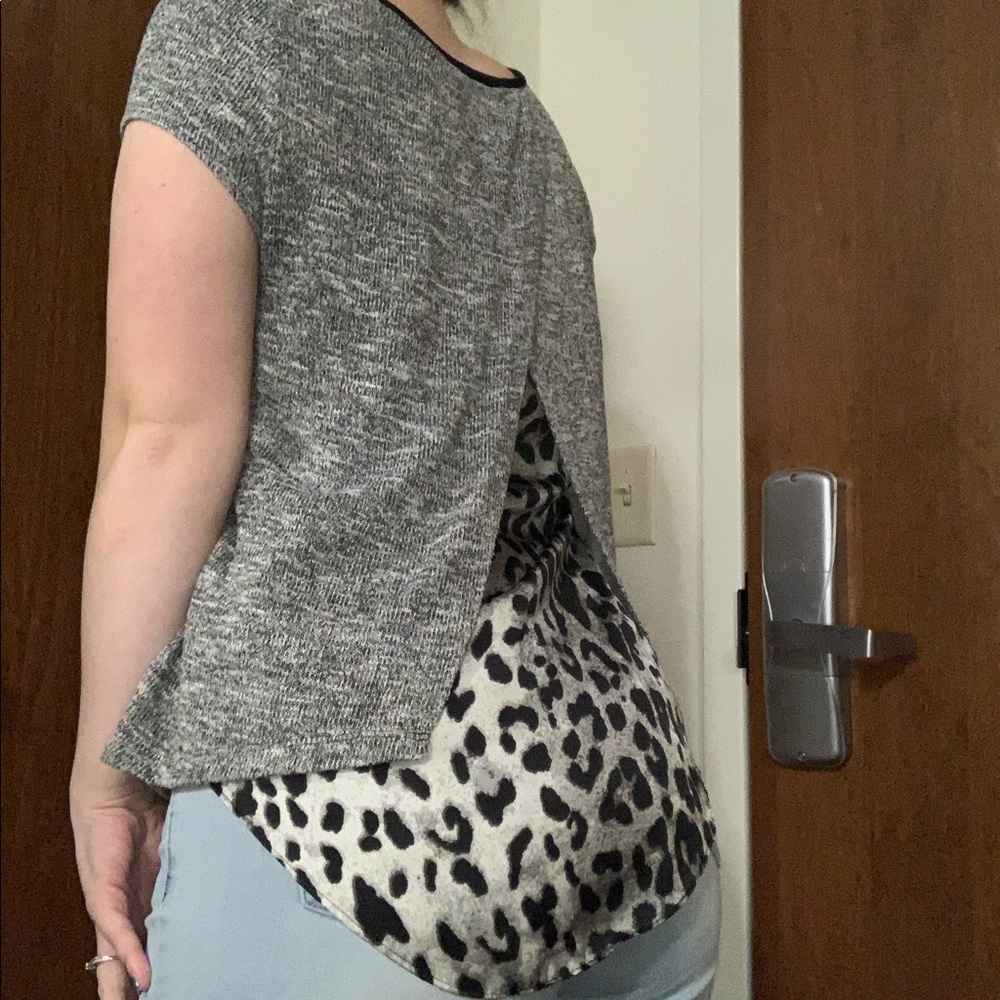 Grey leopard print split back shirt size large